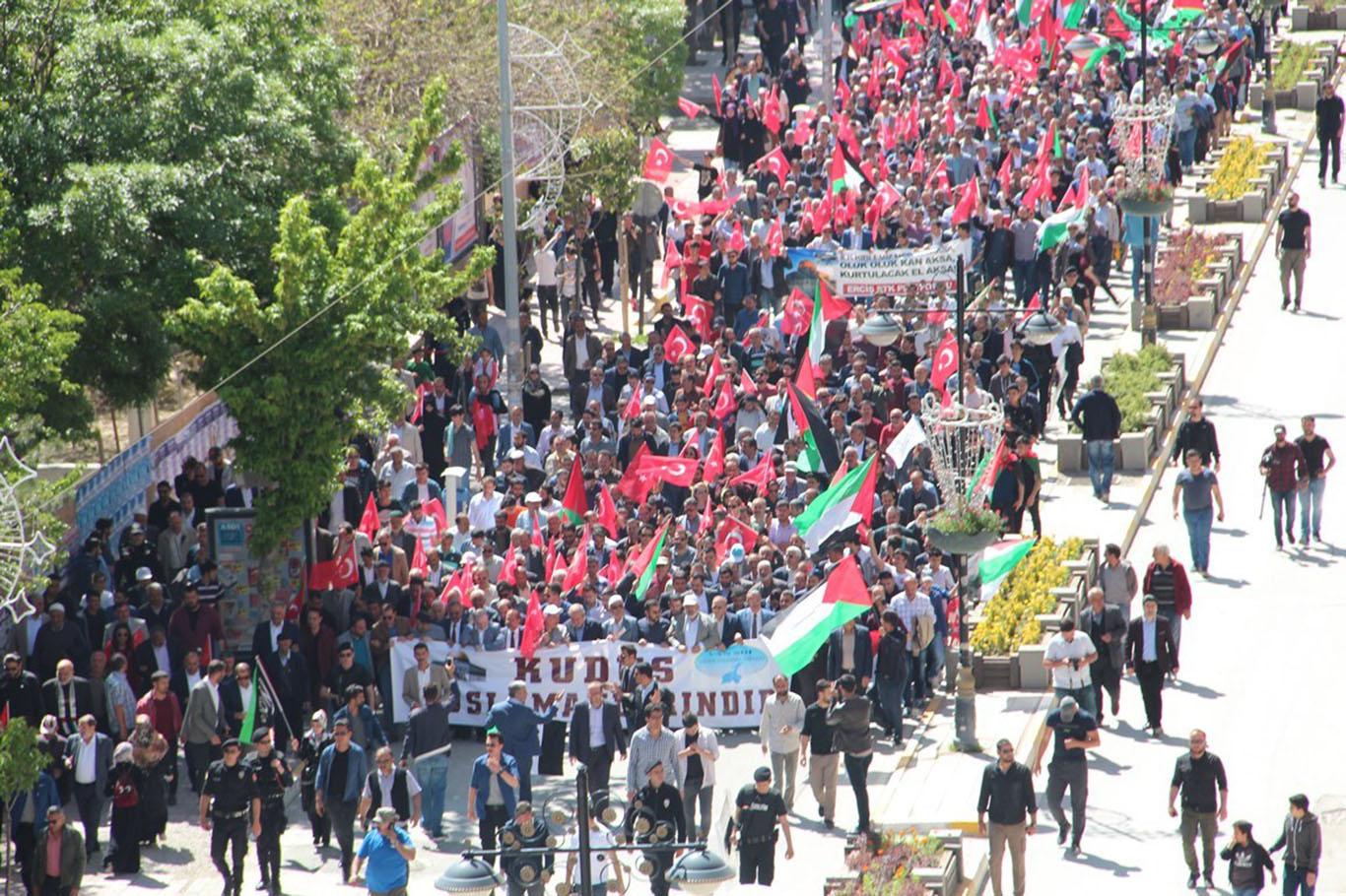 Van’da binlerce kişi Kudüs için yürüdü